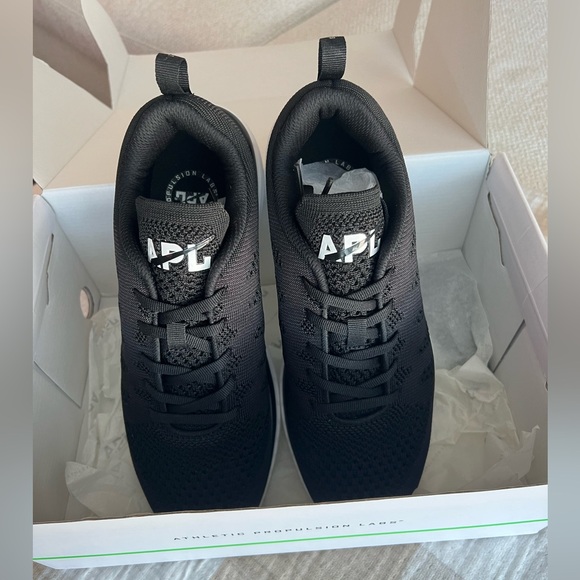 APL Sneakers Techloom Pro - Women’s Size 10.5- Unisex - Black/White - NWT - Picture 4 of 9